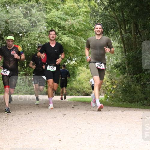 30.08.2026 - Elbe Triathlon Hamburg Antke Förster http://msf.ph/oto/10097130 30.08.2026 10:32:59 Laufen 325, 550, 251 meine-sportfotos.de