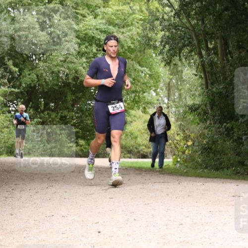 30.08.2026 - Elbe Triathlon Hamburg Antke Förster http://msf.ph/oto/10097168 30.08.2026 10:33:24 Laufen 484, 254 meine-sportfotos.de