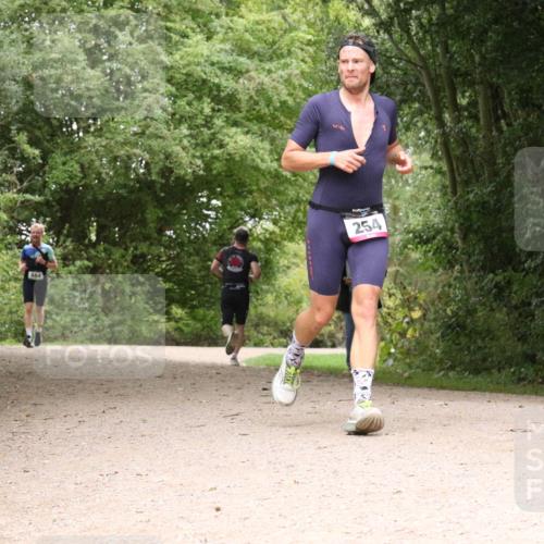 30.08.2026 - Elbe Triathlon Hamburg Antke Förster http://msf.ph/oto/10097170 30.08.2026 10:33:25 Laufen 484, 254 meine-sportfotos.de
