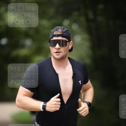 30.08.2026 - Elbe Triathlon Hamburg Antke Förster http://msf.ph/oto/10097221 30.08.2026 10:29:48 Laufen 80 meine-sportfotos.de