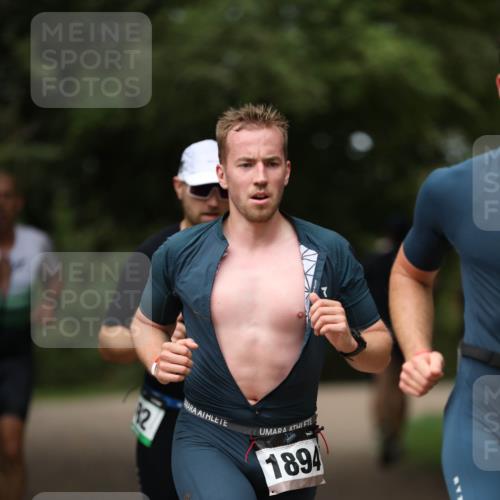 30.08.2026 - Elbe Triathlon Hamburg Antke Förster http://msf.ph/oto/10097269 30.08.2026 10:30:35 Laufen 82, 1894 meine-sportfotos.de