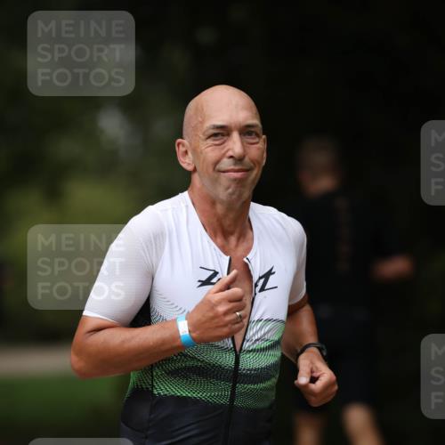 30.08.2026 - Elbe Triathlon Hamburg Antke Förster http://msf.ph/oto/10097279 30.08.2026 10:30:38 Laufen 261 meine-sportfotos.de