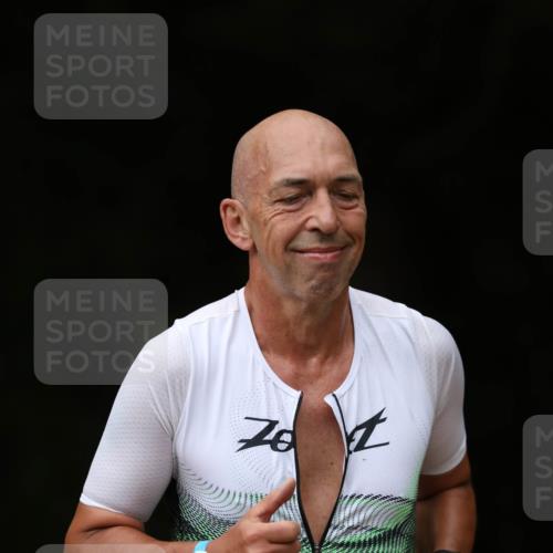30.08.2026 - Elbe Triathlon Hamburg Antke Förster http://msf.ph/oto/10097281 30.08.2026 10:30:39 Laufen 261 meine-sportfotos.de