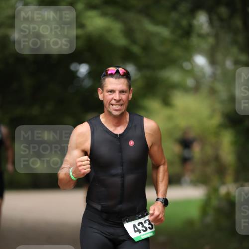 30.08.2026 - Elbe Triathlon Hamburg Antke Förster http://msf.ph/oto/10097285 30.08.2026 10:30:44 Laufen 433 meine-sportfotos.de