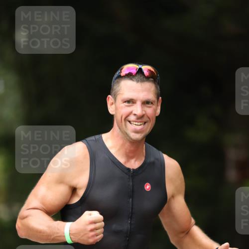30.08.2026 - Elbe Triathlon Hamburg Antke Förster http://msf.ph/oto/10097289 30.08.2026 10:30:45 Laufen  meine-sportfotos.de