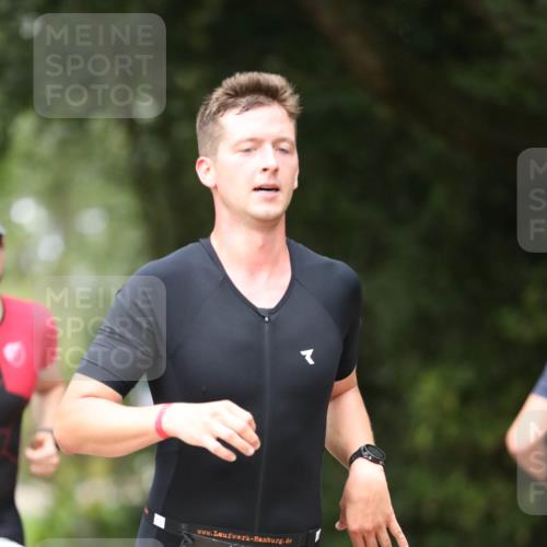 30.08.2026 - Elbe Triathlon Hamburg Antke Förster http://msf.ph/oto/10097441 30.08.2026 10:33:01 Laufen 7, 550 meine-sportfotos.de