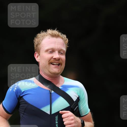 30.08.2026 - Elbe Triathlon Hamburg Antke Förster http://msf.ph/oto/10097493 30.08.2026 10:33:33 Laufen 484 meine-sportfotos.de