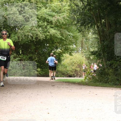 30.08.2026 - Elbe Triathlon Hamburg Antke Förster http://msf.ph/oto/10098422 30.08.2026 10:46:26 Laufen 699, 869 meine-sportfotos.de