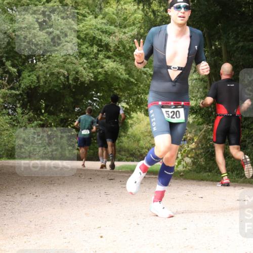 30.08.2026 - Elbe Triathlon Hamburg Antke Förster http://msf.ph/oto/10098484 30.08.2026 10:47:02 Laufen 503, 520 meine-sportfotos.de