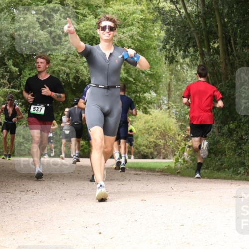 30.08.2026 - Elbe Triathlon Hamburg Antke Förster http://msf.ph/oto/10098520 30.08.2026 10:47:34 Laufen 537 meine-sportfotos.de