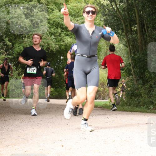 30.08.2026 - Elbe Triathlon Hamburg Antke Förster http://msf.ph/oto/10098522 30.08.2026 10:47:34 Laufen 537 meine-sportfotos.de
