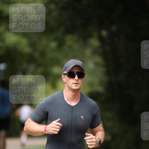 30.08.2026 - Elbe Triathlon Hamburg Antke Förster http://msf.ph/oto/10098721 30.08.2026 10:46:22 Laufen 558 meine-sportfotos.de
