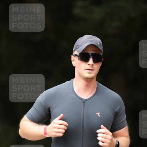30.08.2026 - Elbe Triathlon Hamburg Antke Förster http://msf.ph/oto/10098725 30.08.2026 10:46:23 Laufen 558 meine-sportfotos.de