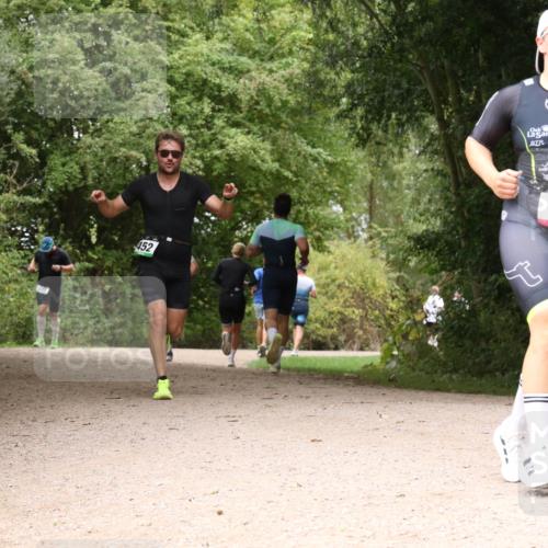 30.08.2026 - Elbe Triathlon Hamburg Antke Förster http://msf.ph/oto/10098726 30.08.2026 10:49:46 Laufen 452, 379 meine-sportfotos.de