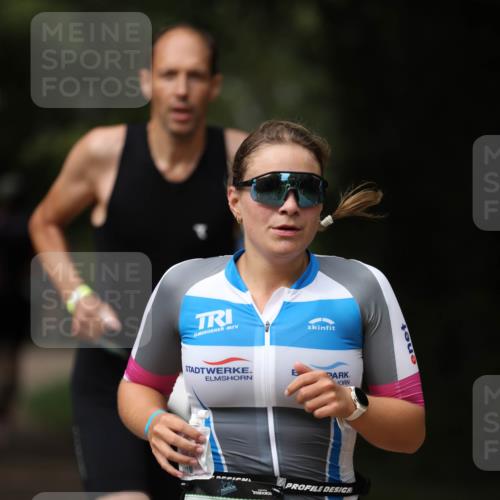 30.08.2026 - Elbe Triathlon Hamburg Antke Förster http://msf.ph/oto/10098743 30.08.2026 10:46:31 Laufen 869 meine-sportfotos.de
