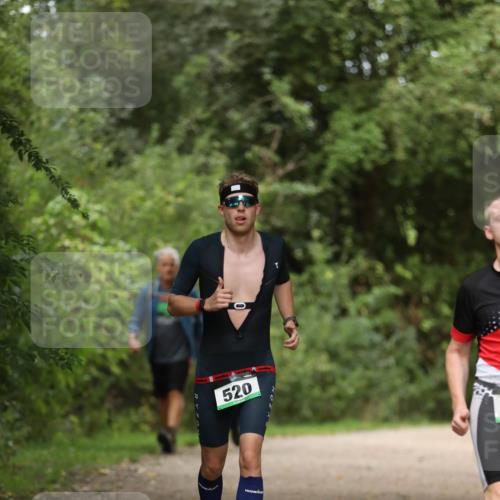 30.08.2026 - Elbe Triathlon Hamburg Antke Förster http://msf.ph/oto/10098783 30.08.2026 10:46:59 Laufen 520 meine-sportfotos.de