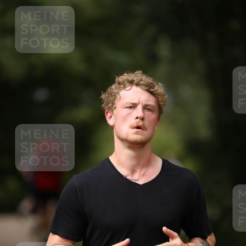 30.08.2026 - Elbe Triathlon Hamburg Antke Förster http://msf.ph/oto/10098837 30.08.2026 10:47:37 Laufen 537 meine-sportfotos.de