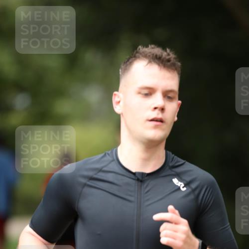 30.08.2026 - Elbe Triathlon Hamburg Antke Förster http://msf.ph/oto/10098867 30.08.2026 10:47:50 Laufen 636 meine-sportfotos.de