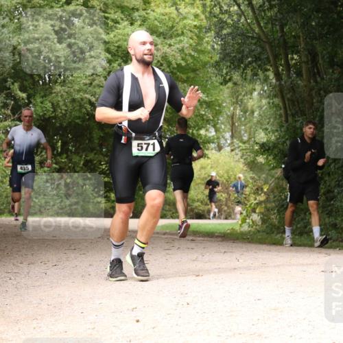 30.08.2026 - Elbe Triathlon Hamburg Antke Förster http://msf.ph/oto/10098968 30.08.2026 10:52:38 Laufen 435, 571 meine-sportfotos.de
