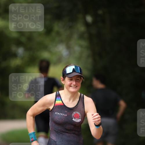 30.08.2026 - Elbe Triathlon Hamburg Antke Förster http://msf.ph/oto/10098971 30.08.2026 10:49:11 Laufen 392 meine-sportfotos.de