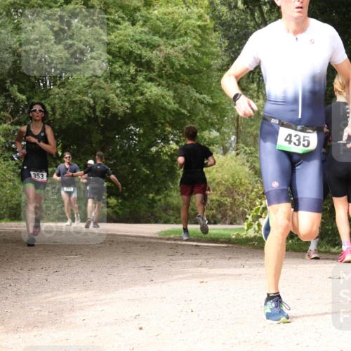 30.08.2026 - Elbe Triathlon Hamburg Antke Förster http://msf.ph/oto/10098980 30.08.2026 10:52:42 Laufen 353, 435 meine-sportfotos.de