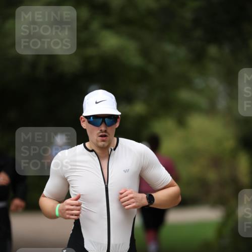 30.08.2026 - Elbe Triathlon Hamburg Antke Förster http://msf.ph/oto/10099069 30.08.2026 10:50:10 Laufen 417 meine-sportfotos.de