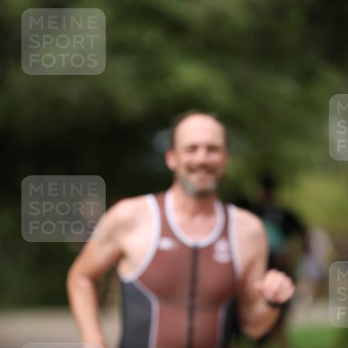 30.08.2026 - Elbe Triathlon Hamburg Antke Förster http://msf.ph/oto/10099153 30.08.2026 10:50:55 Laufen 725 meine-sportfotos.de