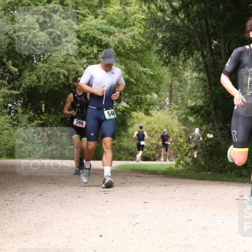 30.08.2026 - Elbe Triathlon Hamburg Antke Förster http://msf.ph/oto/10099182 30.08.2026 10:54:47 Laufen 386, 546 meine-sportfotos.de