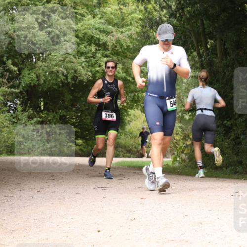 30.08.2026 - Elbe Triathlon Hamburg Antke Förster http://msf.ph/oto/10099184 30.08.2026 10:54:48 Laufen 386, 54 meine-sportfotos.de