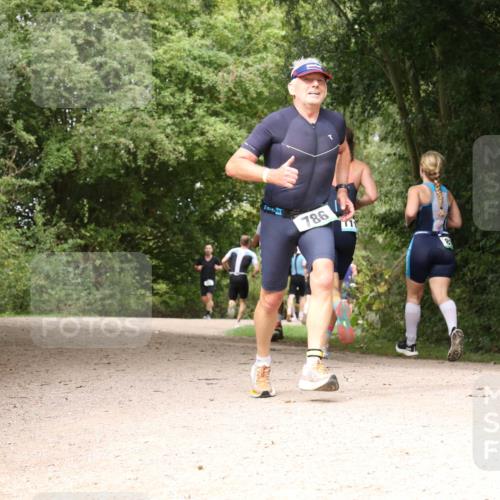 30.08.2026 - Elbe Triathlon Hamburg Antke Förster http://msf.ph/oto/10099194 30.08.2026 10:55:04 Laufen 786, 11 meine-sportfotos.de