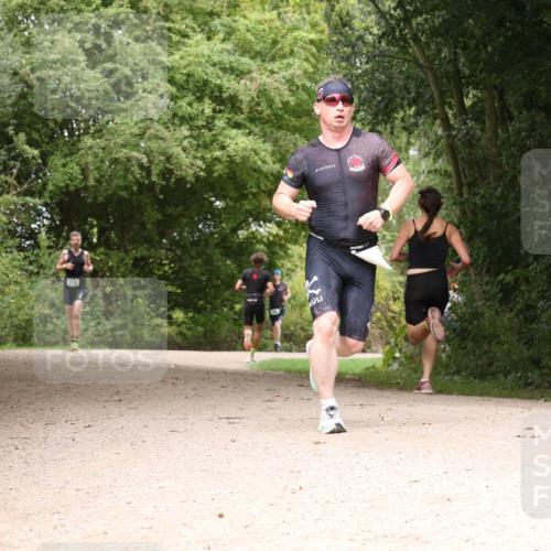 30.08.2026 - Elbe Triathlon Hamburg Antke Förster http://msf.ph/oto/10099208 30.08.2026 10:55:20 Laufen 712 meine-sportfotos.de