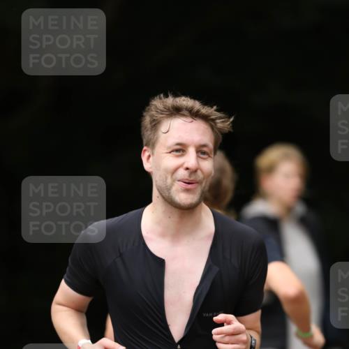 30.08.2026 - Elbe Triathlon Hamburg Antke Förster http://msf.ph/oto/10099215 30.08.2026 10:51:50 Laufen 572 meine-sportfotos.de