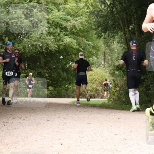 30.08.2026 - Elbe Triathlon Hamburg Antke Förster http://msf.ph/oto/10099222 30.08.2026 10:55:30 Laufen 693, 712 meine-sportfotos.de