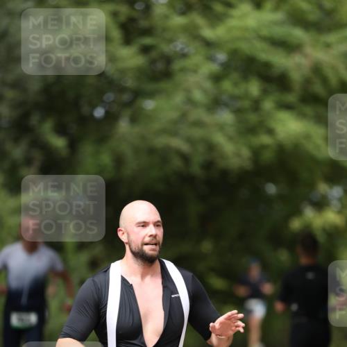 30.08.2026 - Elbe Triathlon Hamburg Antke Förster http://msf.ph/oto/10099273 30.08.2026 10:52:38 Laufen 571 meine-sportfotos.de