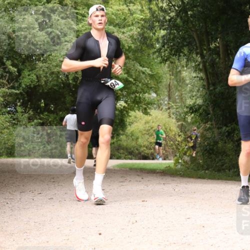30.08.2026 - Elbe Triathlon Hamburg Antke Förster http://msf.ph/oto/10099362 30.08.2026 10:57:13 Laufen 94, 484 meine-sportfotos.de