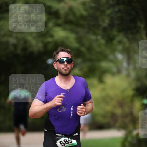 30.08.2026 - Elbe Triathlon Hamburg Antke Förster http://msf.ph/oto/10099381 30.08.2026 10:53:31 Laufen 2, 589 meine-sportfotos.de