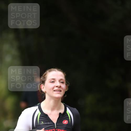 30.08.2026 - Elbe Triathlon Hamburg Antke Förster http://msf.ph/oto/10099429 30.08.2026 10:54:09 Laufen 834 meine-sportfotos.de