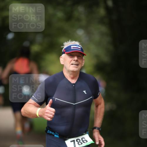 30.08.2026 - Elbe Triathlon Hamburg Antke Förster http://msf.ph/oto/10099503 30.08.2026 10:55:05 Laufen 786, 7 meine-sportfotos.de
