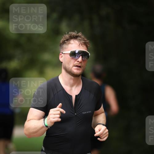 30.08.2026 - Elbe Triathlon Hamburg Antke Förster http://msf.ph/oto/10099541 30.08.2026 10:55:35 Laufen 1, 460 meine-sportfotos.de