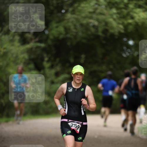 30.08.2026 - Elbe Triathlon Hamburg Antke Förster http://msf.ph/oto/10099547 30.08.2026 10:55:40 Laufen 259, 6 meine-sportfotos.de