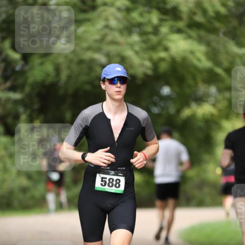 30.08.2026 - Elbe Triathlon Hamburg Antke Förster http://msf.ph/oto/10099583 30.08.2026 10:56:17 Laufen 588 meine-sportfotos.de