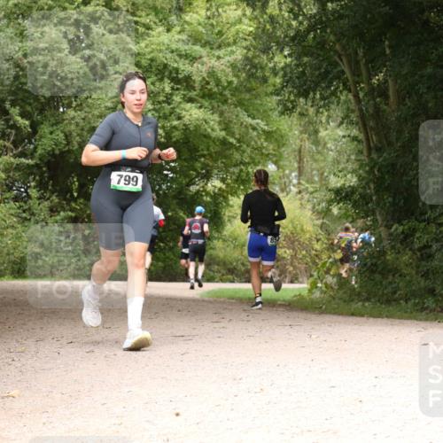 30.08.2026 - Elbe Triathlon Hamburg Antke Förster http://msf.ph/oto/10099618 30.08.2026 11:00:23 Laufen 799, 85 meine-sportfotos.de