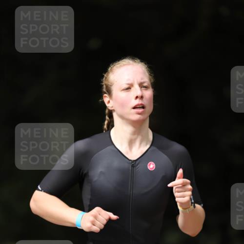 30.08.2026 - Elbe Triathlon Hamburg Antke Förster http://msf.ph/oto/10099639 30.08.2026 10:56:56 Laufen 856 meine-sportfotos.de