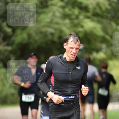 30.08.2026 - Elbe Triathlon Hamburg Antke Förster http://msf.ph/oto/10099641 30.08.2026 10:57:02 Laufen 754 meine-sportfotos.de