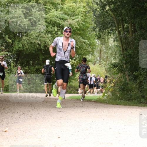 30.08.2026 - Elbe Triathlon Hamburg Antke Förster http://msf.ph/oto/10099658 30.08.2026 11:00:47 Laufen 408 meine-sportfotos.de