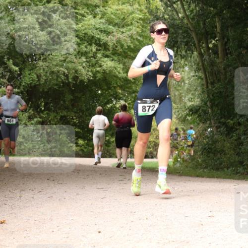 30.08.2026 - Elbe Triathlon Hamburg Antke Förster http://msf.ph/oto/10099678 30.08.2026 11:00:56 Laufen 881, 872 meine-sportfotos.de