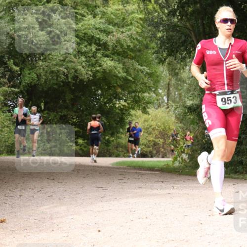 30.08.2026 - Elbe Triathlon Hamburg Antke Förster http://msf.ph/oto/10099736 30.08.2026 11:01:28 Laufen 440, 953 meine-sportfotos.de
