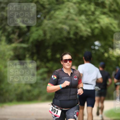 30.08.2026 - Elbe Triathlon Hamburg Antke Förster http://msf.ph/oto/10099749 30.08.2026 10:58:20 Laufen 391 meine-sportfotos.de
