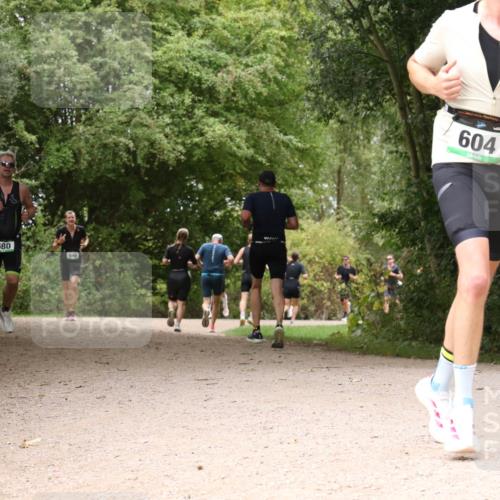 30.08.2026 - Elbe Triathlon Hamburg Antke Förster http://msf.ph/oto/10099790 30.08.2026 11:01:50 Laufen 680, 646, 604 meine-sportfotos.de