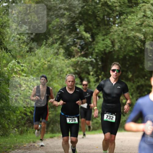 30.08.2026 - Elbe Triathlon Hamburg Antke Förster http://msf.ph/oto/10099873 30.08.2026 10:59:58 Laufen 729, 732 meine-sportfotos.de
